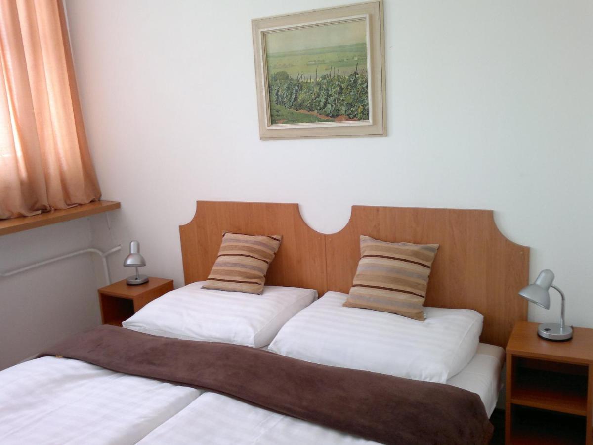 Hotel Avion Bratysława Zewnętrze zdjęcie
