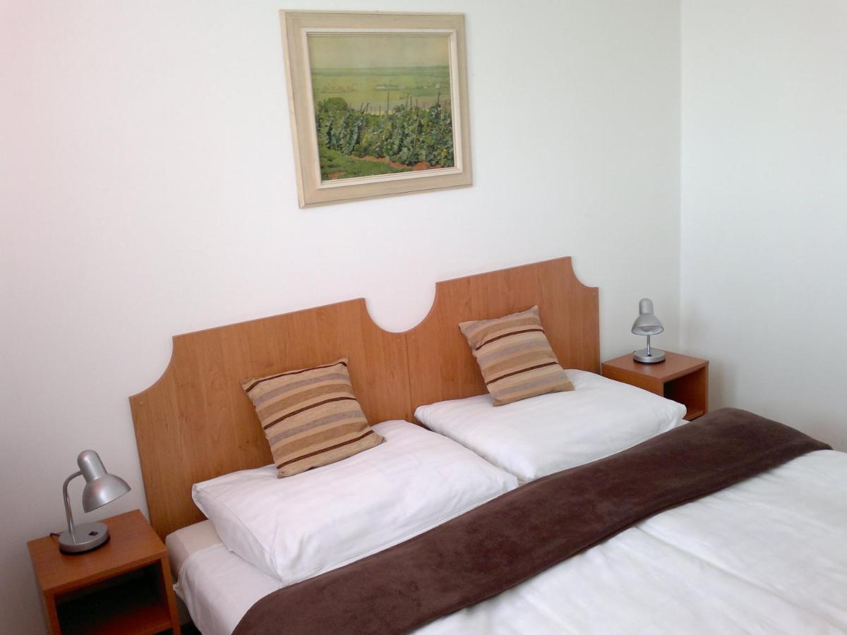 Hotel Avion Bratysława Zewnętrze zdjęcie